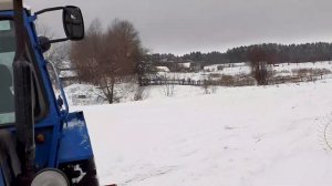 ЛТЗ 55 Уборка снега со двора.Поставил печку ( улитку ) по  колхозному.