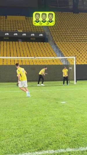 Сколько людей должно остановить Роналду?