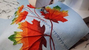 Сумка из джинса с интересным дизайном.