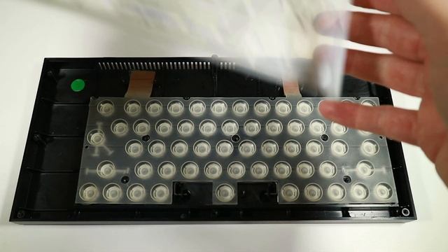 Keyboard membrane replacement on a ZX Spectrum+ смотреть онлайн