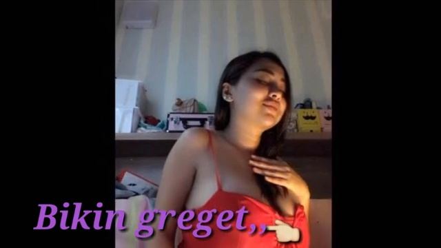 Cupi Cupita Pakai Dress Seksi, Bikin Salah Fokus ke Titik Ini смотреть онлайн