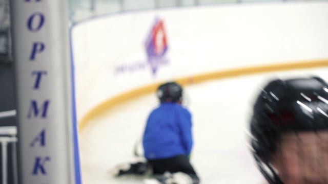 На катке разыграли награды Первенства спортшколы «Лидер» по хоккею ОКРУГ смотреть онлайн