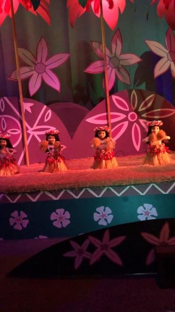 Disneyland It's a Small World Four Little Hula Girls ʻehā mau hula kaikamāhine #shorts смотреть онлайн