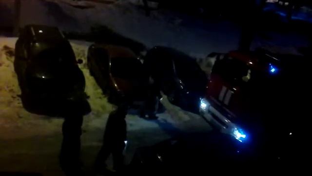 Пожарная машина застряла во дворе смотреть онлайн