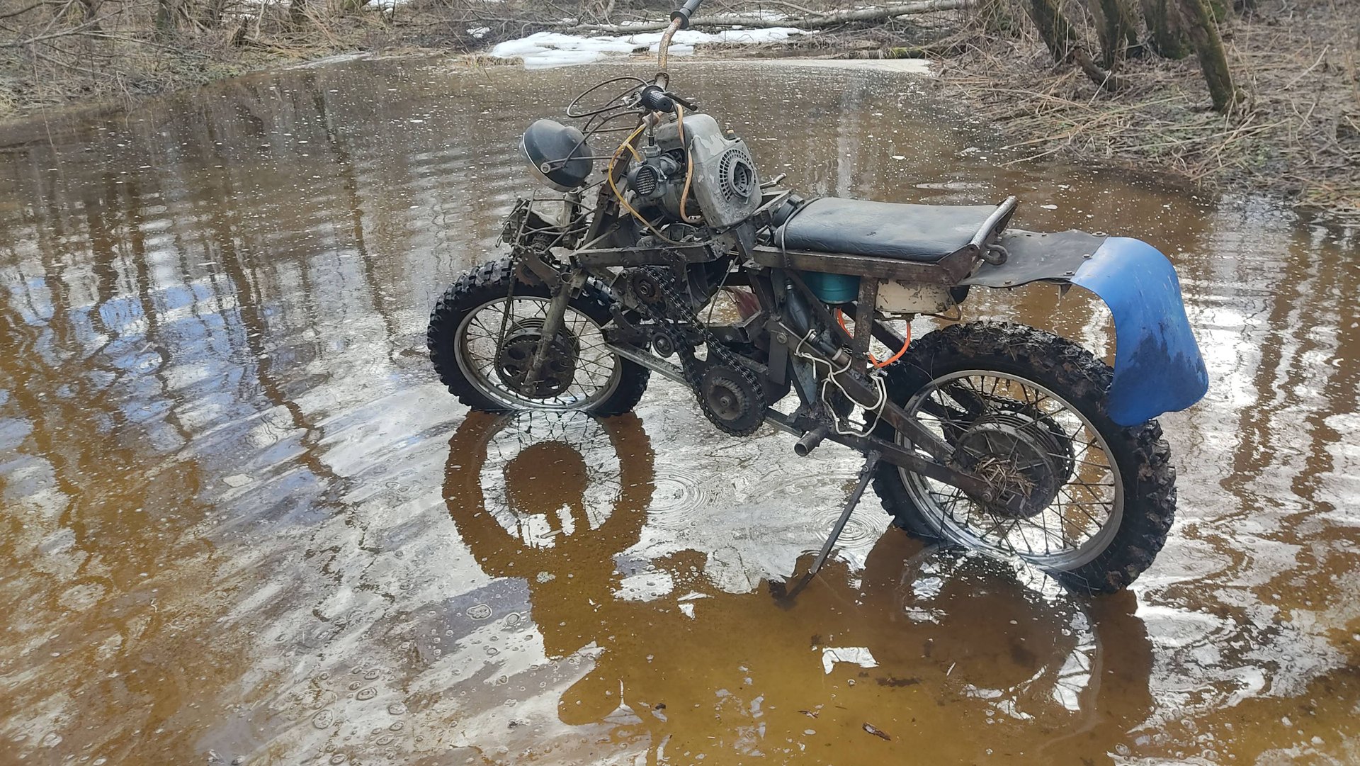 Разведка маршрута на полноприводном мотоцикле с двигателем от бензопилы - продолжение смотреть онлайн