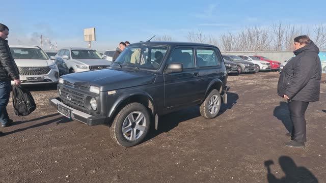 В НЫНЕШНЕЕ ВРЕМЯ ЭТА НИВА ПОЛЬЗУЕТСЯ БОЛЬШИМ СПРОСОМ! Приехали за новой LADA NIVA LEGEND 2025 LUXE смотреть онлайн