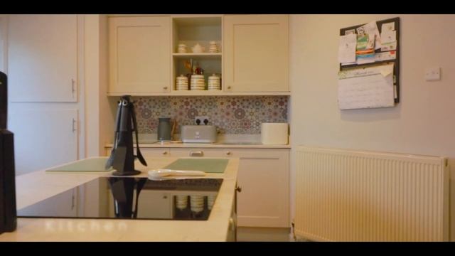 A BEAUTIFULLY PRESENTED BUNGALOW IN A WELL-SERVED VILLAGE - WITH FARMLAND TO THE REAR! смотреть онлайн