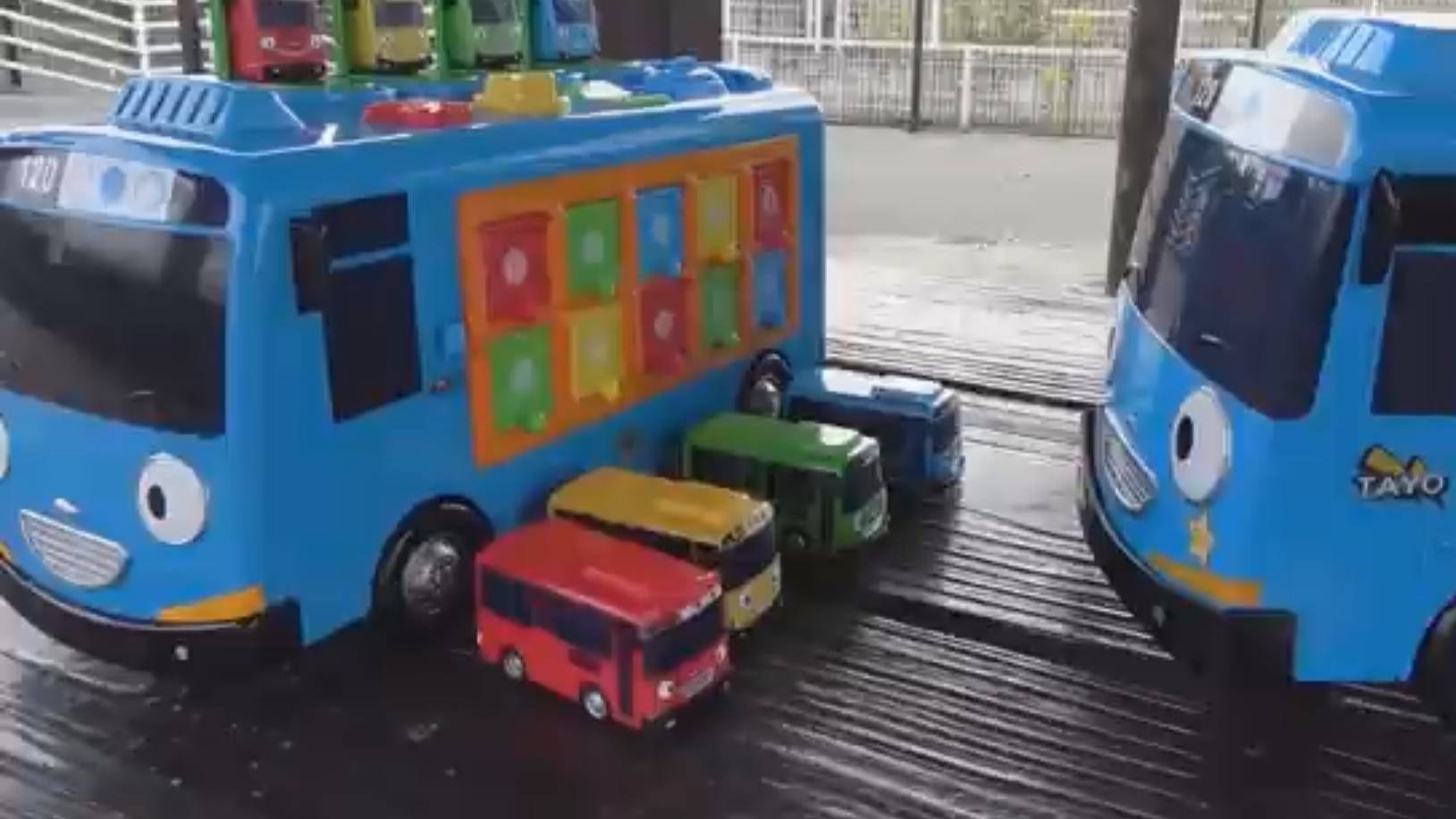 LEGO_Мир - поиграем с игрушечной железной дорогой!