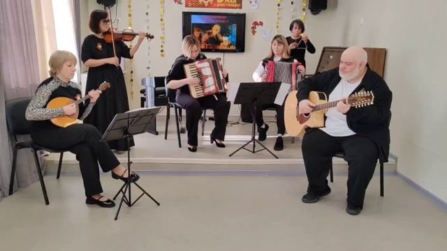 Попурри на темы военных песен педагогическим ансамблем ЮМО 