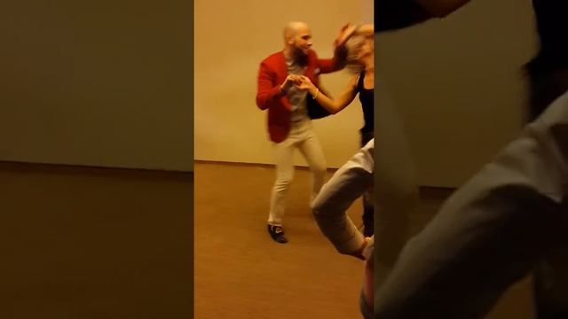 bachataday2014 ataca танцует сальсу в коридоре на вечеринке смотреть онлайн