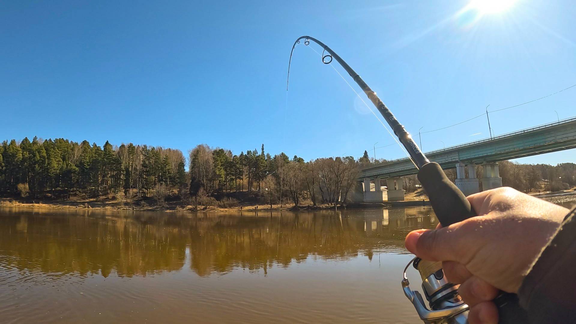 ДЕСЯТКИ РЫБАКОВ их ТУТ ЖДУТ. ВОТ ЭТО КРУПНЯК ПОПАЛСЯ! Рыбалка на спиннинг в 2025 смотреть онлайн