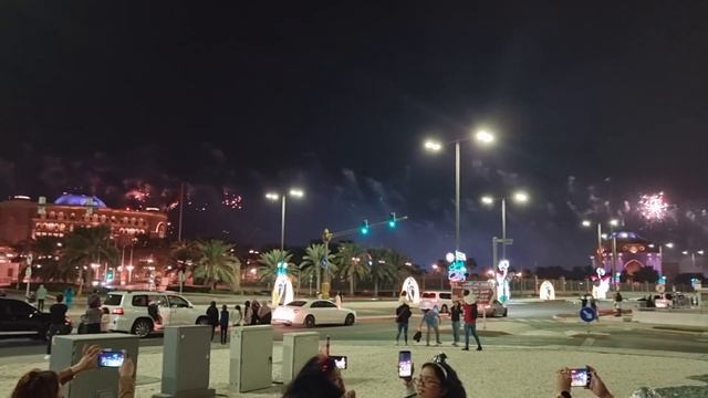Abu Dhabi Emirates Palace and Corniche Fireworks 2022 смотреть онлайн