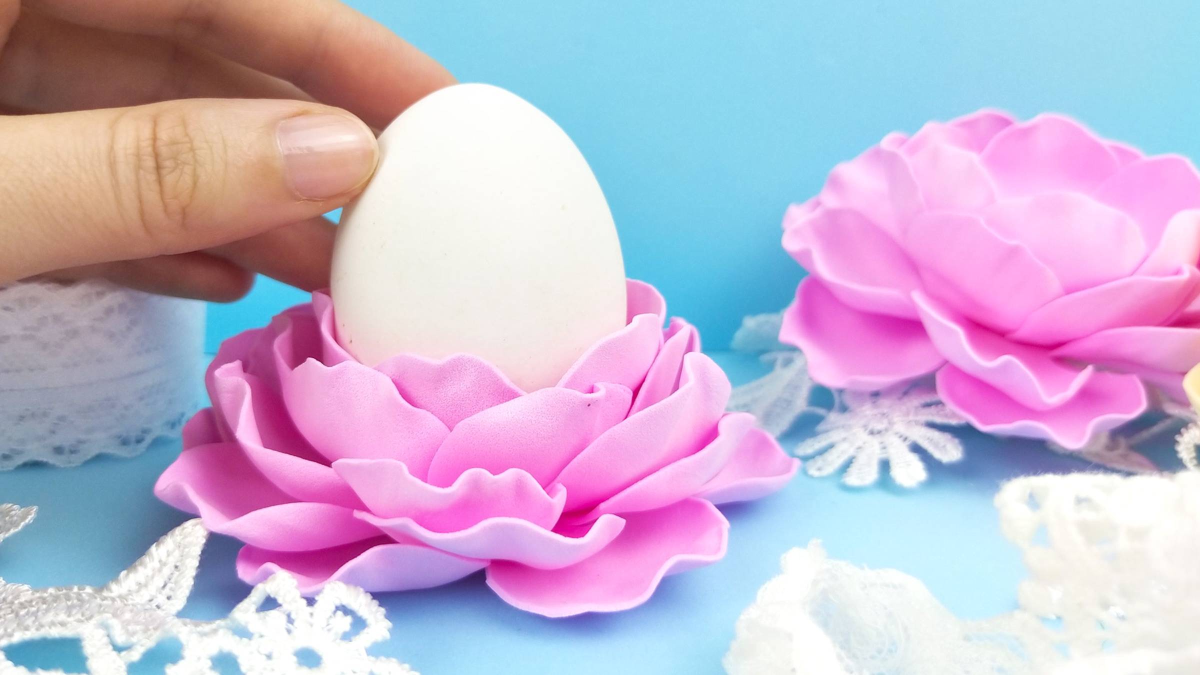 Интересный декор к Пасхе. Как я делаю корзиночки из фоамирана в виде цветов для пасхальных яиц 🌸 смотреть онлайн