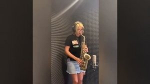 Элтон Джон девушка под саксофон