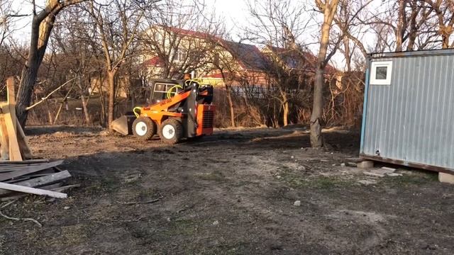 Мини-погрузчик UNC-060