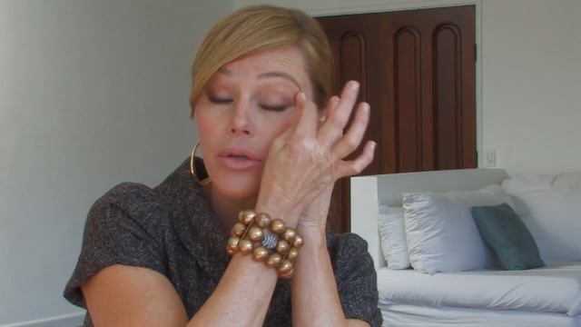 How to Put on Eyeliner- Fashion & Beauty- ModernMom смотреть онлайн