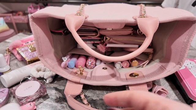 Whats In My Pretty Pink Bag.. Lots Of Pink.