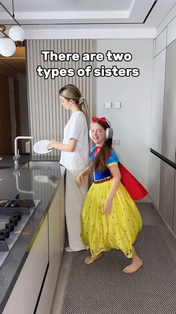 There are two types of sisters #dance #snowwhite #supersofi #forkids смотреть онлайн