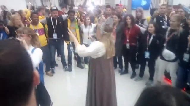 Песни с иностранцами смотреть онлайн