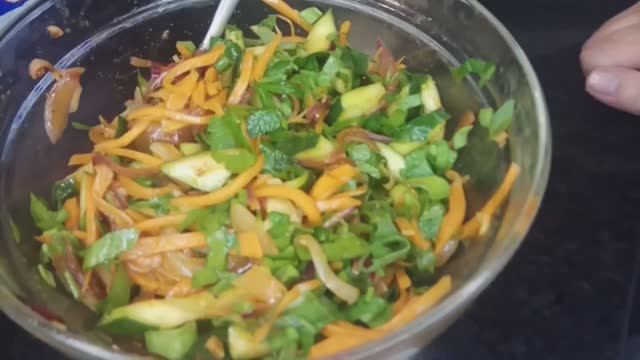 Острые кабачки — пикантный салат! 🥒🌶️ смотреть онлайн