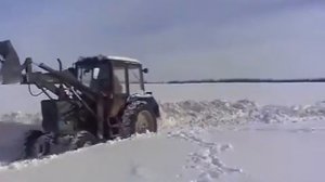 мтз 82 на снегу с ковшом