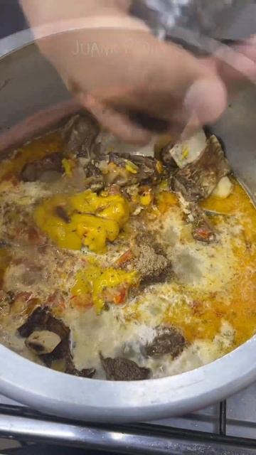 Costilla guisada en zumo de coco, arroz de frijol cabecita negra y patacón 🤩🥹 #foodvideos #recetas смотреть онлайн