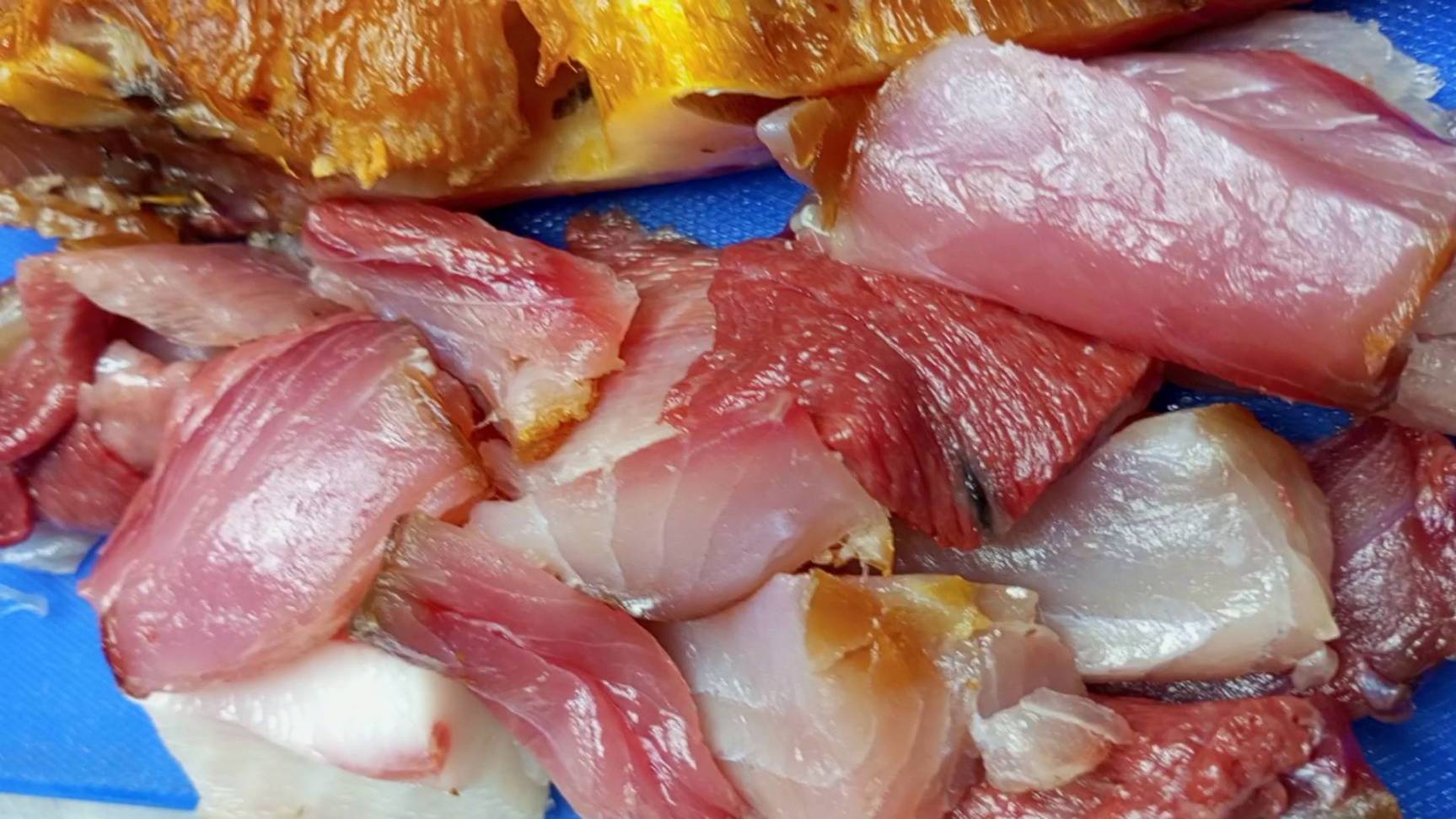 ТОЛСТОЛОБИК ХОЛОДНОГО КОПЧЕНИЯ ,ПЛАСТ С ГОЛОВОЙ смотреть онлайн