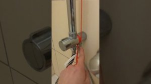 Как повесить душевую стойку с тропическим душем, если вы не умеете сверлить. Вариант "хардкор". 😈