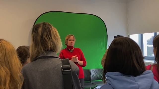 Экскурсии по новому корпусу института "Высшая ИТ-школа" проходит весело и интересно смотреть онлайн