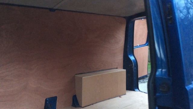 VW Transporter finished in metallic blue. смотреть онлайн