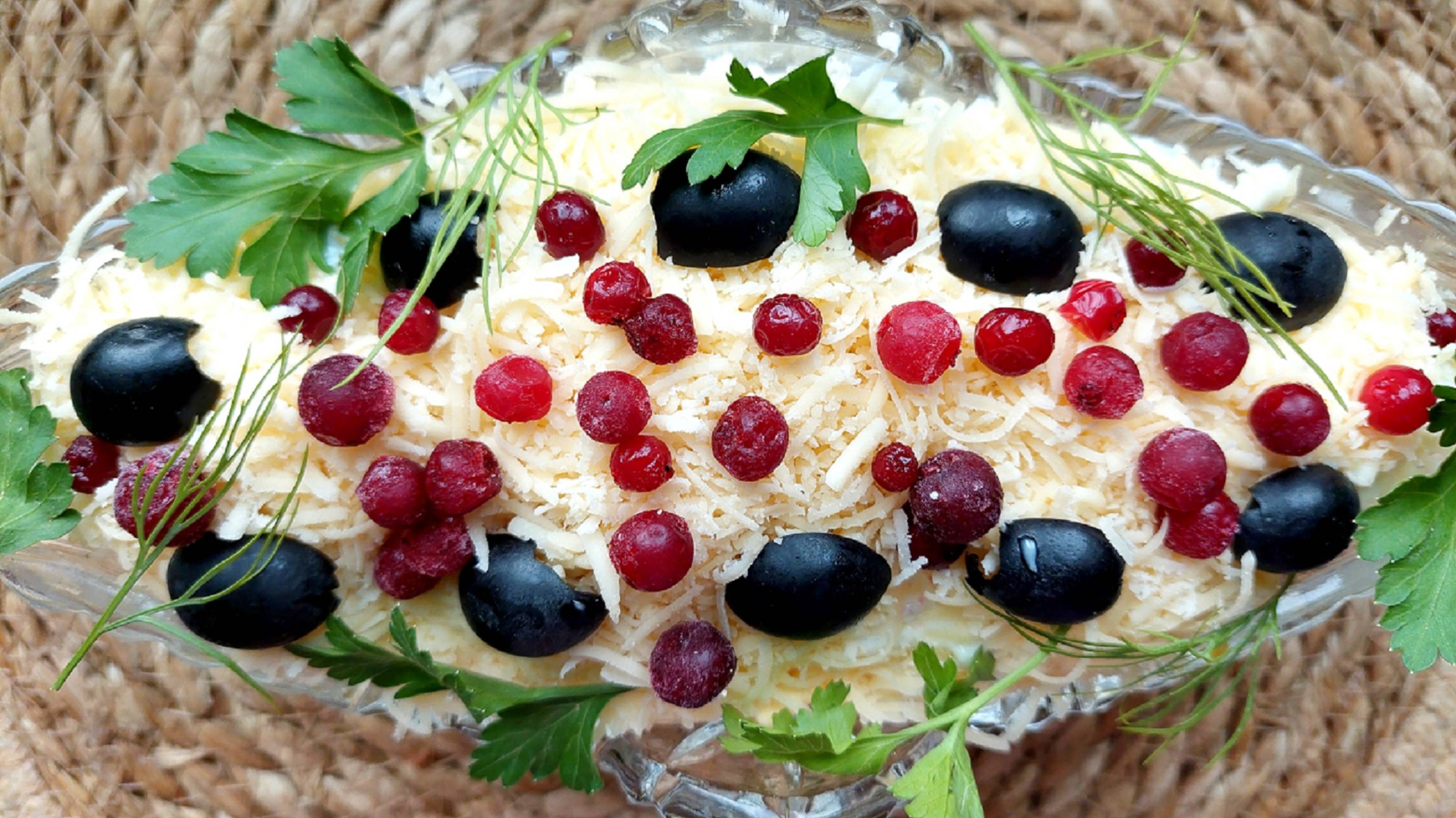 Салат рыбный с оливками. В салате нет ничего лишнего. смотреть онлайн