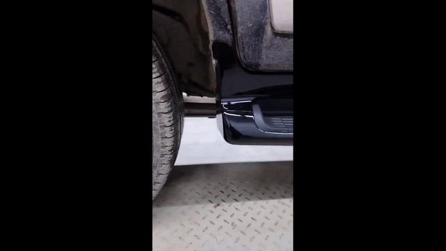 Porogi-c-podsvetkoy-toyota-land-cruiser-200-chernye