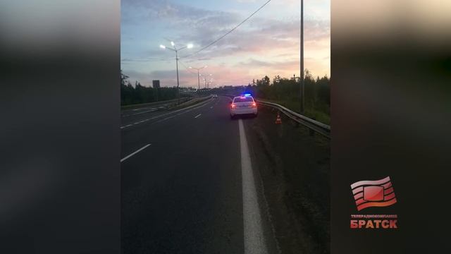 Поспешил и врезался ограждение смотреть онлайн