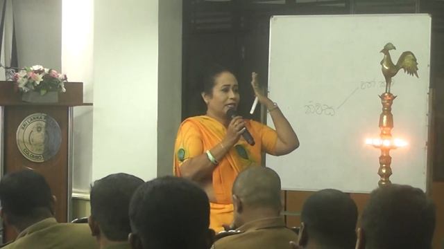 කසිප්පු මුදලාලිගේ බිරිය පොලීසියට එරෙහිව කරපු අපූරු පැමිණිල්ලක් | Ama Dissanayake смотреть онлайн