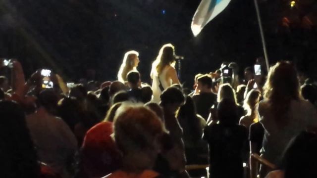 30 Seconds to Mars - Jared Leto accoustic in-crowd performance смотреть онлайн