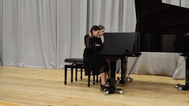 Э.Григ "Утро". исп.Мурзина Мария, Тютина Татьяна смотреть онлайн