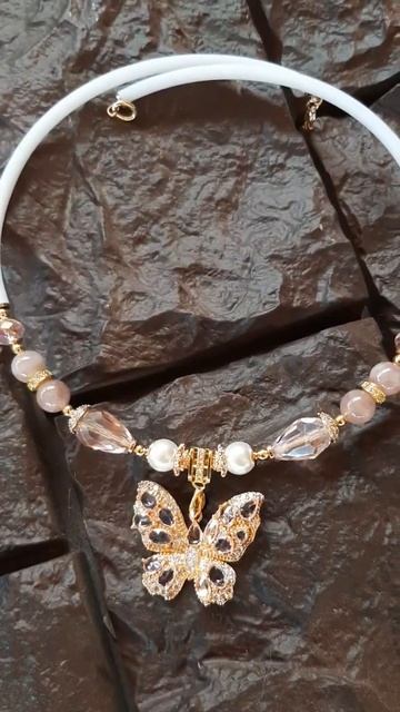 Мадагаскарский розовый кварц, хрусталь, жемчуг шел и фурнитура премиум. смотреть онлайн