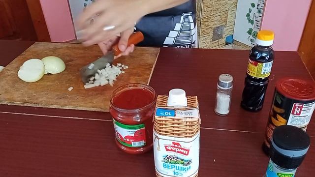 Тефтелі в томатному соусі/Простий обід для всієї сімї смотреть онлайн