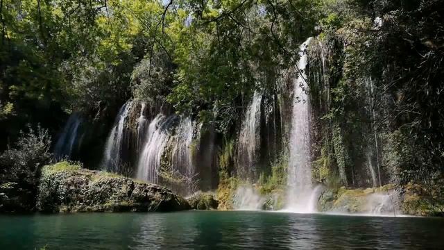 РАССЛАБЛЯЮЩИЕ ЗВУКИ.ЧАРУЮЩИЙ ВОДОПАД В ЛЕСУ/RELAXING SOUNDS.CHARMING WATERFALL IN THE FOREST