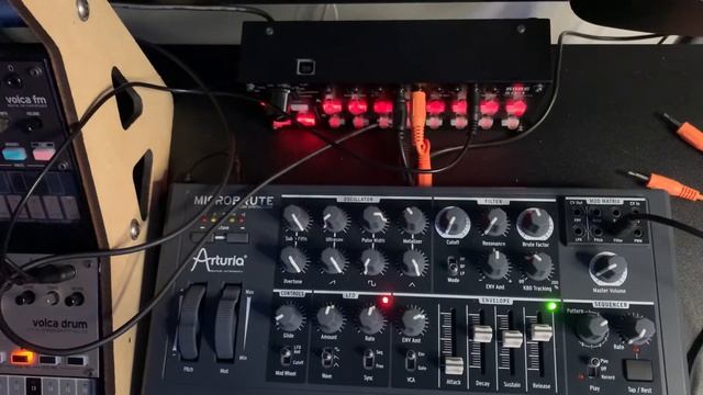 Arturia Microbrute + Korg SQ1+ Korg Volca Drum // techno jam #2 смотреть онлайн