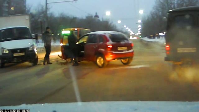 Невнимательный водитель газели.