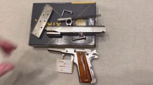 Пистолет Кольт м1911а1 разборный лакированный, Colt M1911A1 lacquered wooden grips, Denix 6312