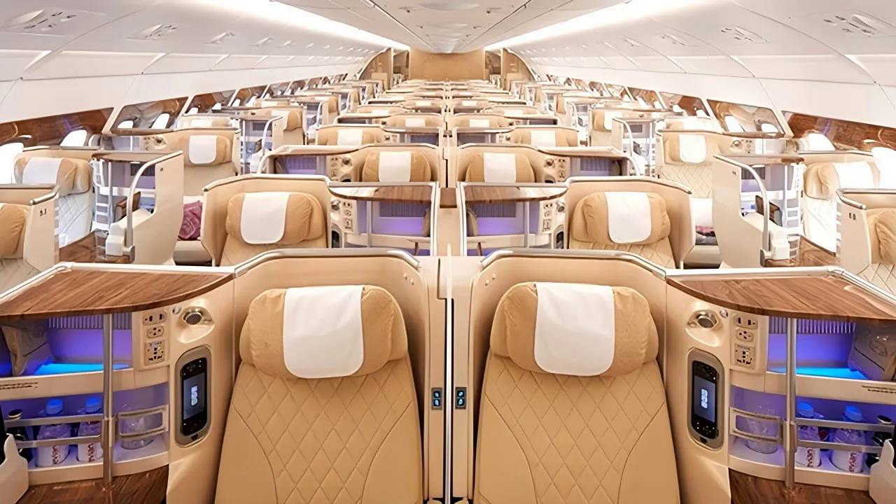 Emirates A380 Business Class Flights ｜ New And Old Interiors ｜ Milan To Tokyo Via Dubai (+Lounge)