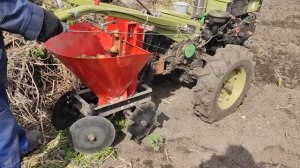 Сажаем картофель Картофелесажалка для мотоблока КСМ-1 (универсальная) Мотоблок ТАТА сила!