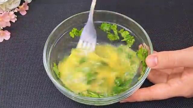 Мама научила! Теперь кто пробуют просят рецепт! Сьедаются в один миг! смотреть онлайн