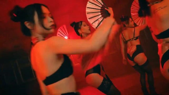 Twerking 'Da Butt' In Jabba's Palace смотреть онлайн