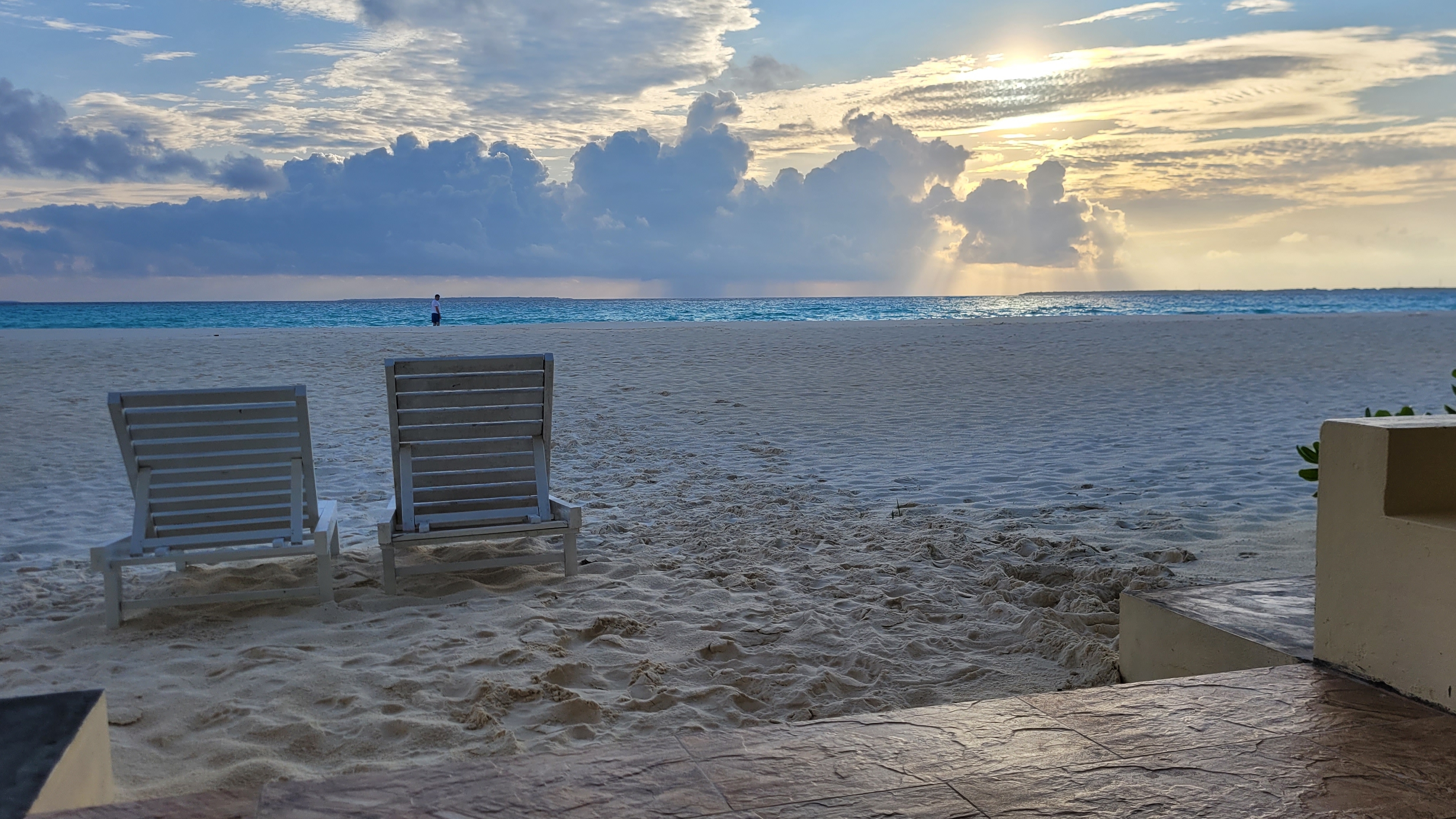 Мальдивы: прогулка по острову. Расслабляющее видео