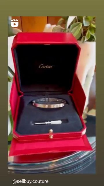 Тонки браслет-гвоздь Cartier смотреть онлайн