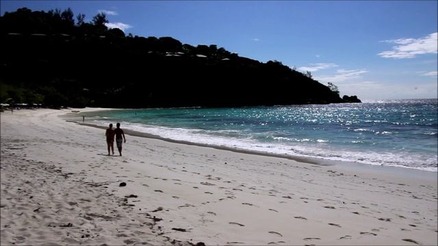 Пляж Petite Anse (Сейшелы, Маэ) - Красивый пляж отеля Four Seasons - бирюзовая вода и белый песок.