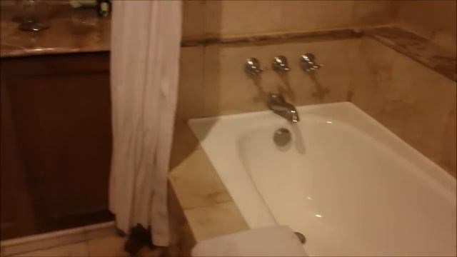 Bathroom Deluxe Room Parigata Resort & Spa Sanur Bali Hotel смотреть онлайн